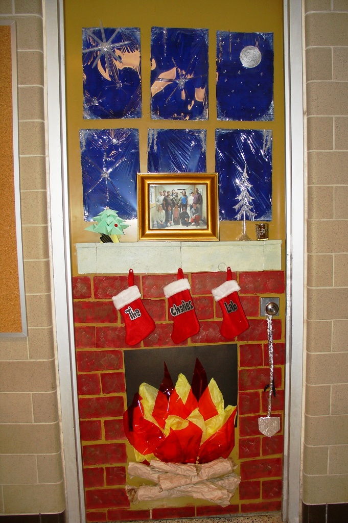 23-Christmas Door Decoration Ideas