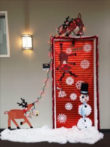 25 Stunning Christmas Door Decoration Ideas - Instaloverz