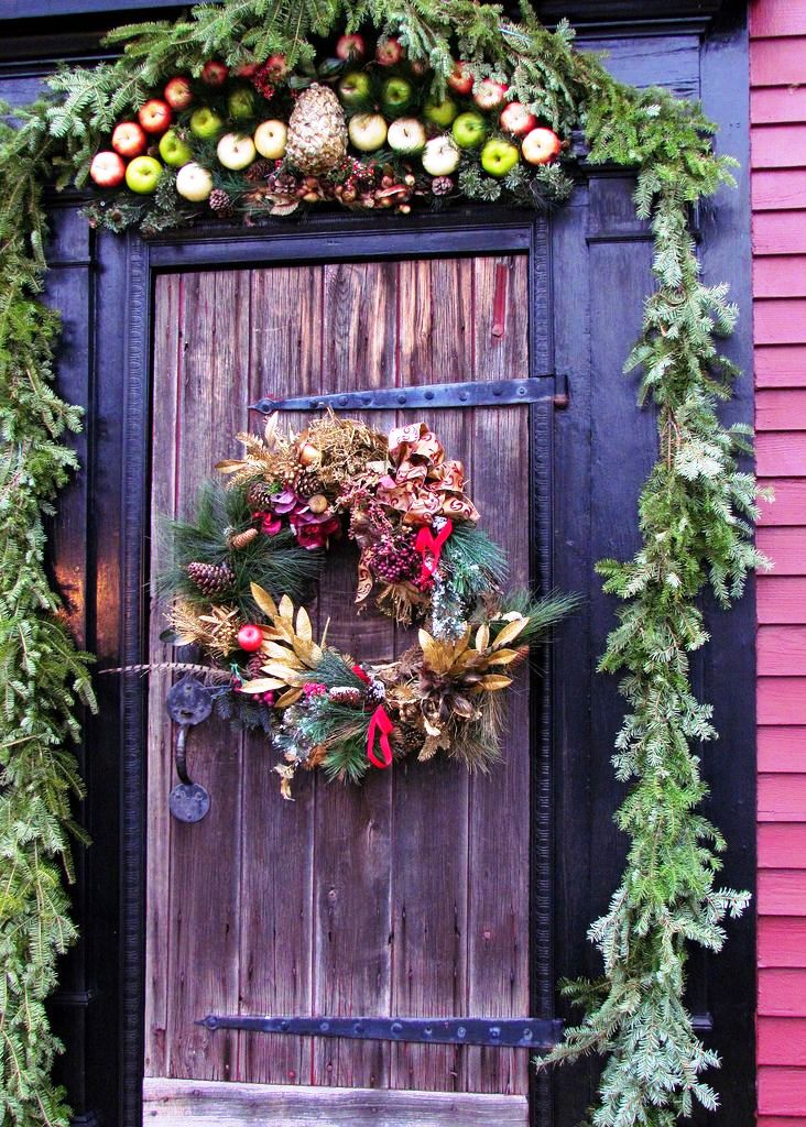 9-Christmas Door Decor