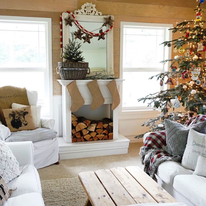 Farmhouse Christmas Living Room
