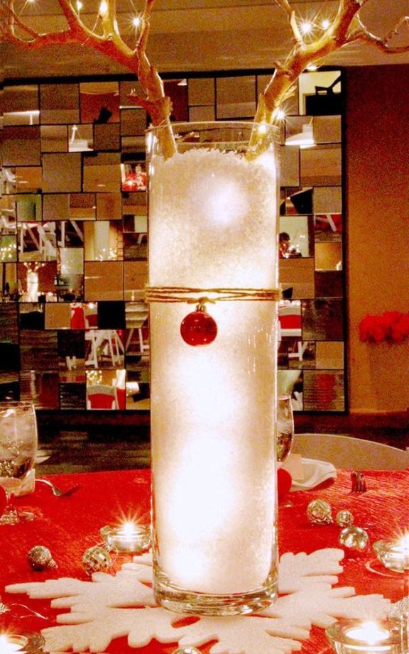 Glass Vase Reindeer Centerpiece Christmas Decoration Ideas