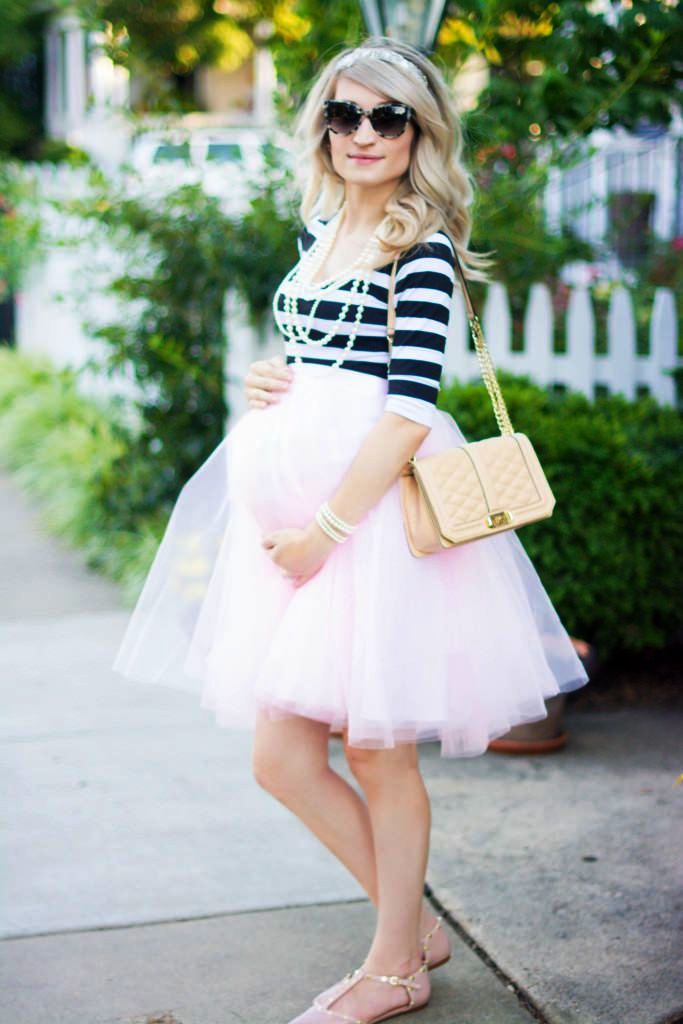 Skirt And Shirt-12 Summer Baby Shower Outfit Ideas To Try Out