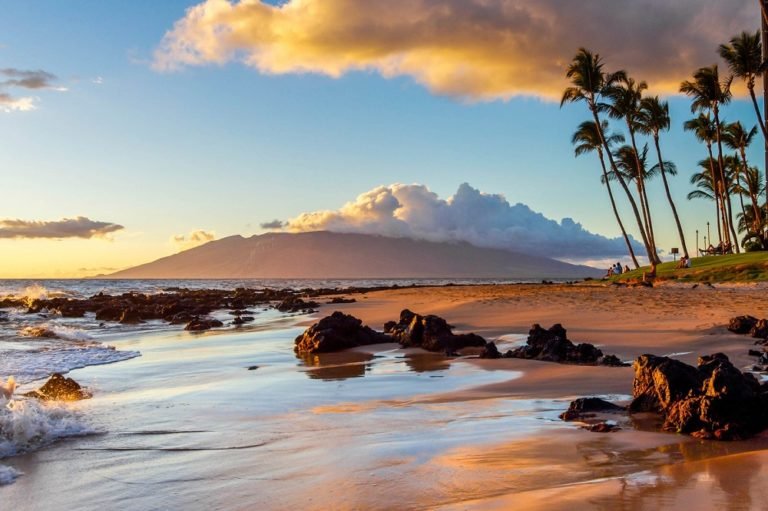 Best Islands in Hawaii to Visit During Your Honeymoon